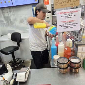 Shimazu Shave Ice - making our order - Shaved Ice Near Me - Honolulu, Hawaii Shimazu Shave Ice - making our order - Shaved Ice Near Me - Honolulu, Hawaii
