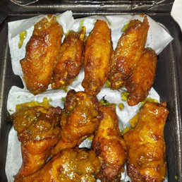 10pc wings. Lemon pepper/sweet & tangy.