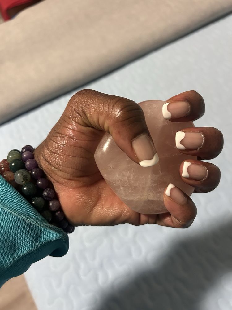 Happy Nails Logo