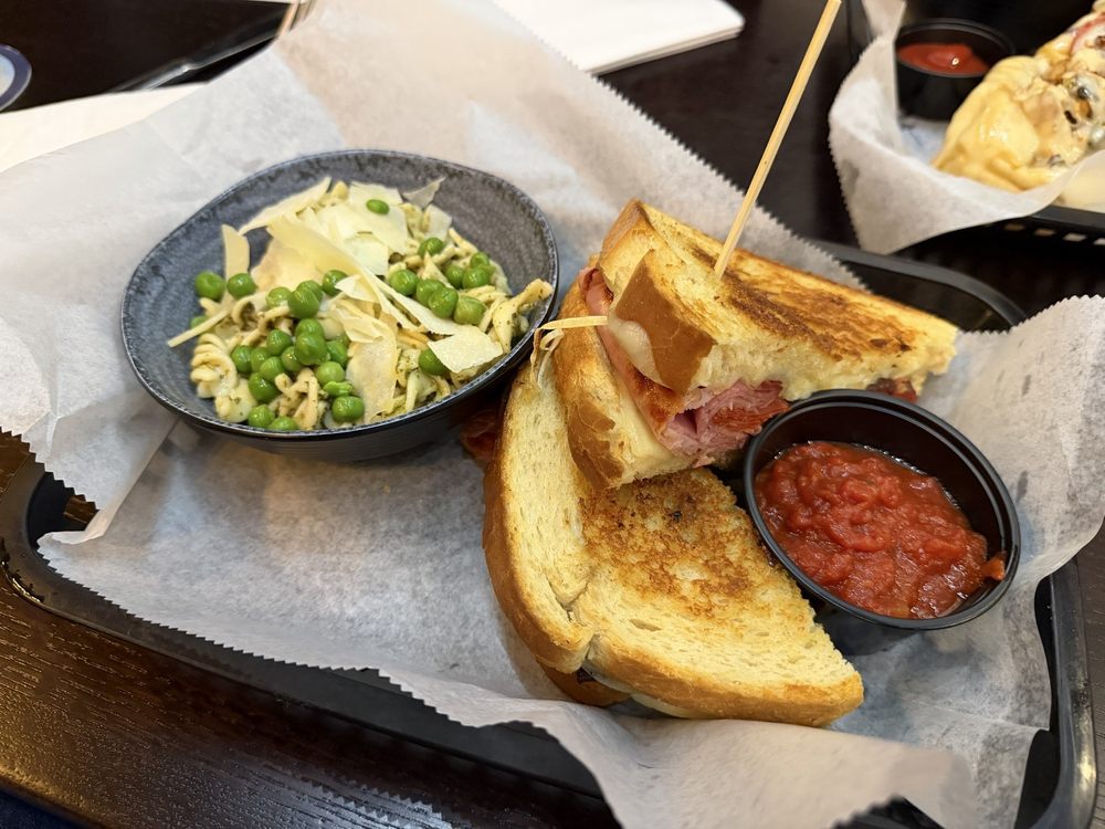 Boulder’s Bar & Grill