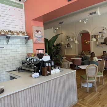 Farmer's Milk - Interior - Bakeries Near Me - Chicago, Illinois