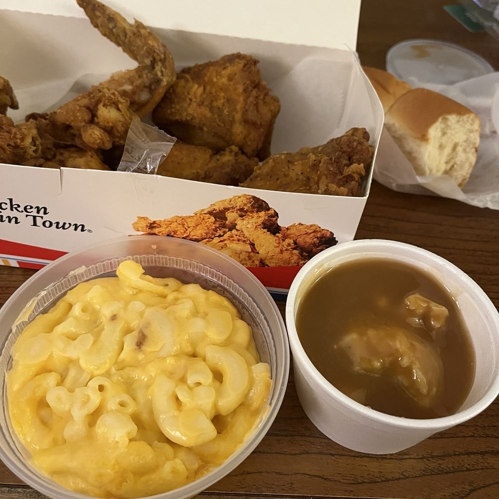 Prince Fried Chicken - Mac N' Cheese and mashed potatoes with gravy - American Near Me - Portsmouth, Virginia