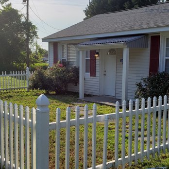 Flowering Fields Bed and Breakfast - Bed & Breakfast Near Me - White Stone, Virginia