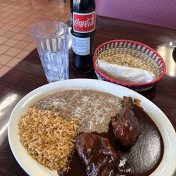 Pollo En Mole W/ Mexican Coke Orden de Tortillas de Maiz Hechas a Mano (3)