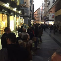 Doña Manolita - Haciendo la fila. A cualquier hora q vengas siempre hay gente.