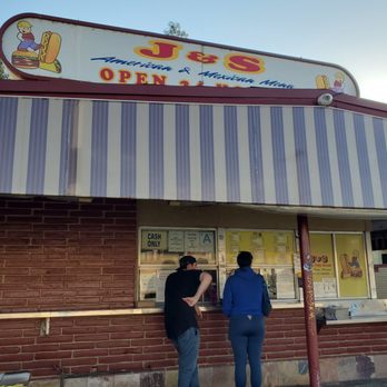 J & S - I ordered, and it took about 8 min to get my order. - Mexican Near Me - Montebello, California