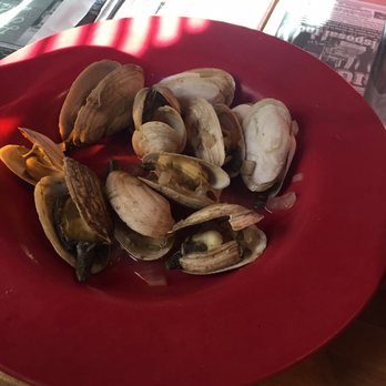 Lindy's Tavern - Steamers...we had already eaten dome at this point, - Seafood Near Me - North Smithfield, Rhode Island