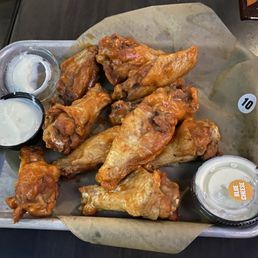 Ten traditional wings with medium buffalo sauce and blue cheese dressing.