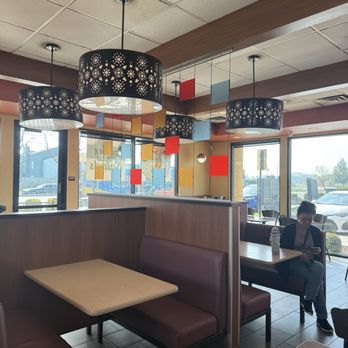 El Pollo Loco - Clean dining area - Fast Food Near Me - Bakersfield, California El Pollo Loco - Clean dining area - Fast Food Near Me - Bakersfield, California