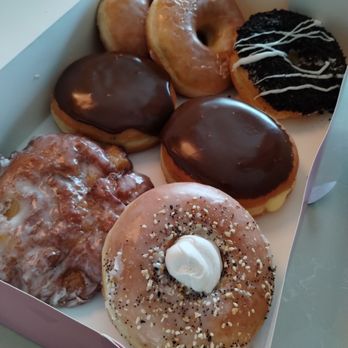 Dough Joy - Glazed, Oreo, Bavarian cream, apple fritter and my favorite, everything but the bagel. - Donuts Near Me - Seattle, Washington Dough Joy - Glazed, Oreo, Bavarian cream, apple fritter and my favorite, everything but the bagel. - Donuts Near Me - Seattle, Washington
