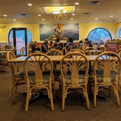 Inca Mexican Restaurant - Plenty of seating, booths, tables, good spacing