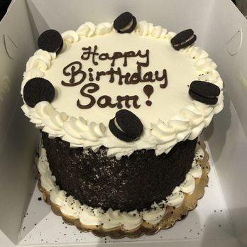 Molly's Cupcakes - Cookies-N-Cream Cake - Cupcakes Near Me - Chicago, Illinois Molly's Cupcakes - Cookies-N-Cream Cake - Cupcakes Near Me - Chicago, Illinois