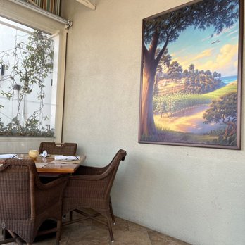 Avalon Grille - Outdoor seating, lots of flies in this corner area. - New American Near Me - Avalon, California