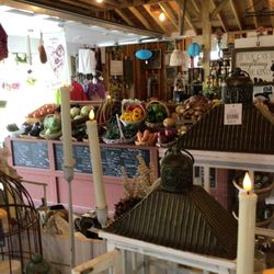 Hanna's Farm Market - So much variety in a small space
