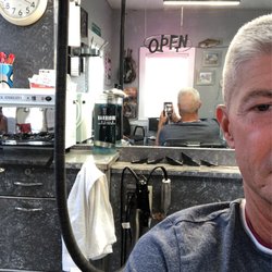 Oliver's Barber Shop - Barbershop