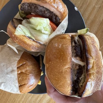 Capitol Burger - Mac and cheese burger, cheeseburger and bacon burger - Burgers Near Me - Torrey, Utah