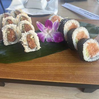 Go Go Sushi - Enjoying my beautiful lunch  The tuna is delicious and the salmon is to die for  Thank you  for my lunch love it - Sushi Bars Near Me - Pasadena, California
