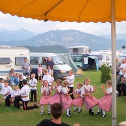 Seecamping Vierwaldstättersee - Folkloreabend mit der Kindertrachtentanzgruppe Küssnacht am Rigi