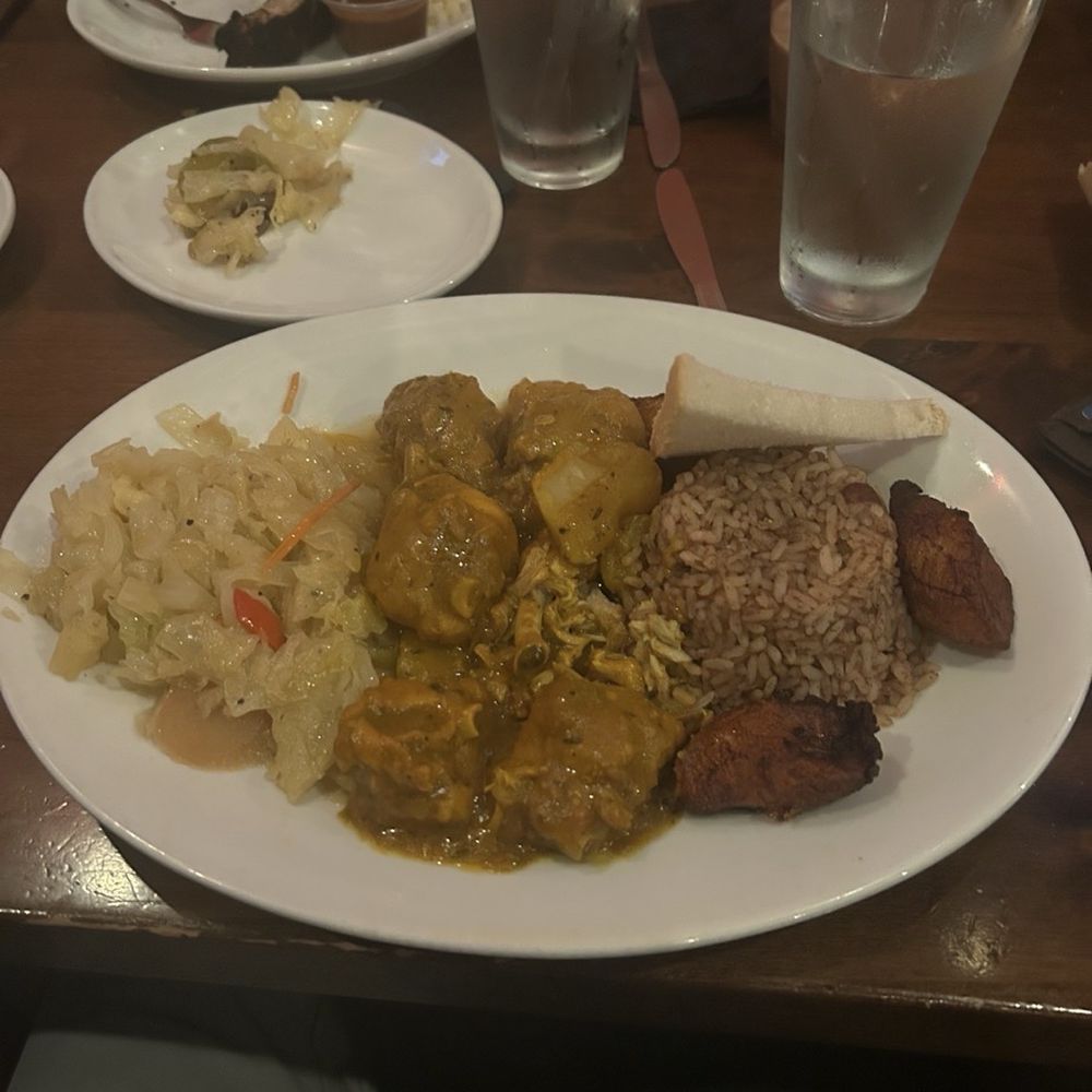 Curry Chicken Entree With Jerk Wing Entree Curry Chicken Entree With Jerk Wing Entree