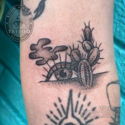 Sunset eye tattoo from @josefhine_tattoos flash! Josefhine the Flash Machine has a lot of ideas ready to be tattooed!