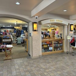 Glenwood Hot Springs Pool - Shopping