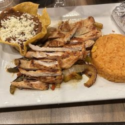 Zocalo Mexican Bar & Grill - Lunch chicken fajitas