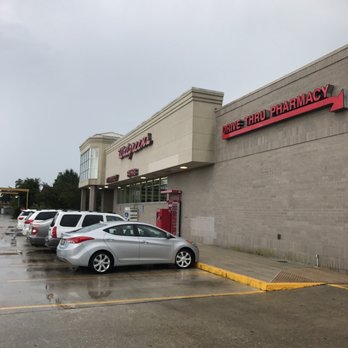 Walgreens - cars parked in a parking lot - Drugstores Near Me - Kenner, Louisiana Walgreens - cars parked in a parking lot - Drugstores Near Me - Kenner, Louisiana
