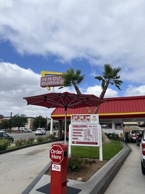 In-N-Out Burger by null