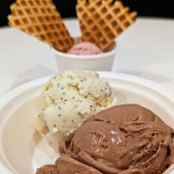 Big Spoon Creamery - Lemon poppyseed pound cake and valrhona chocolate with Alabama Strawberry in the background