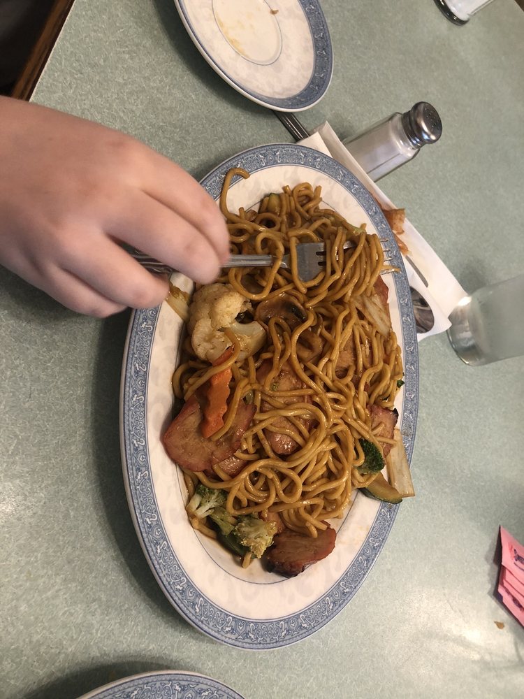 Gee's Family Restaurant Logo
