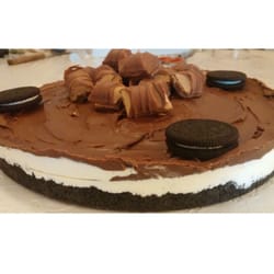 Delias Cakes - Nutella, Oreo, Kinder. Esta encargué yo para el cumpleaños de mi hermana, estuvo excelente