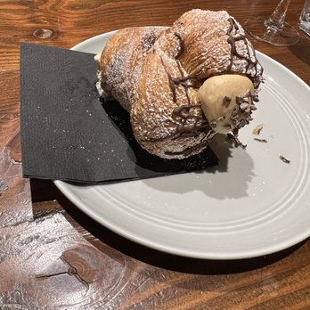 Catch 122 - Cruffin - Breakfast & Brunch Near Me - North Vancouver, British Columbia Catch 122 - Cruffin - Breakfast & Brunch Near Me - North Vancouver, British Columbia