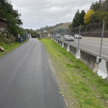 Temescal Regional Recreation Area - Paved trail next to freeway that leads to Lake Temescal... - Parks Near Me - Oakland, California