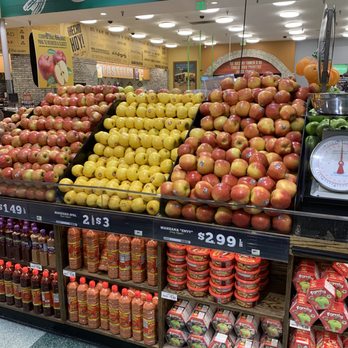 Northgate Market - Apples in produce section. - Grocery Near Me - San Diego, California