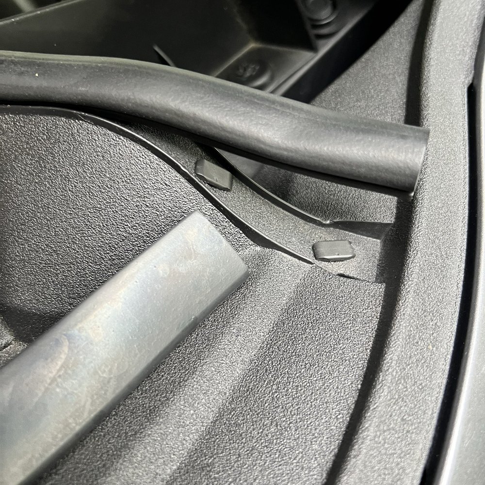 The clips were broken. The clips were broken.