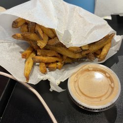 Fat Guy's Burger Bar - Regular Fries with Sri-rancha sauce.