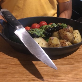 Earls Kitchen + Bar - My dinner companion had the meatloaf. I tasted it. It was pretty good. But mine was better. - New American Near Me - Miami, Florida