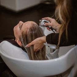 Johnny Rodriguez the Salon