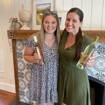 Grindstone Wines - Molly & Tierney - Wine Tasting Room Near Me - Esparto, California Grindstone Wines - Molly & Tierney - Wine Tasting Room Near Me - Esparto, California
