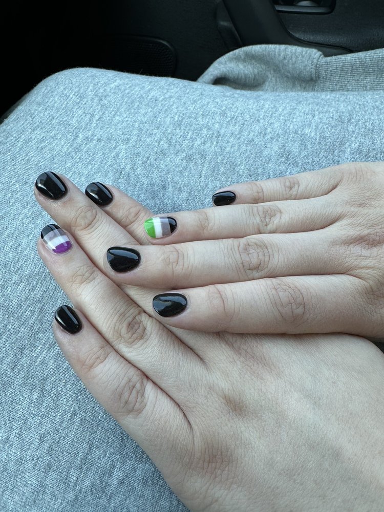 Sanhville Nails & Spa Logo