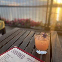 Red Hat on the River - Drinks with a view from the rooftop