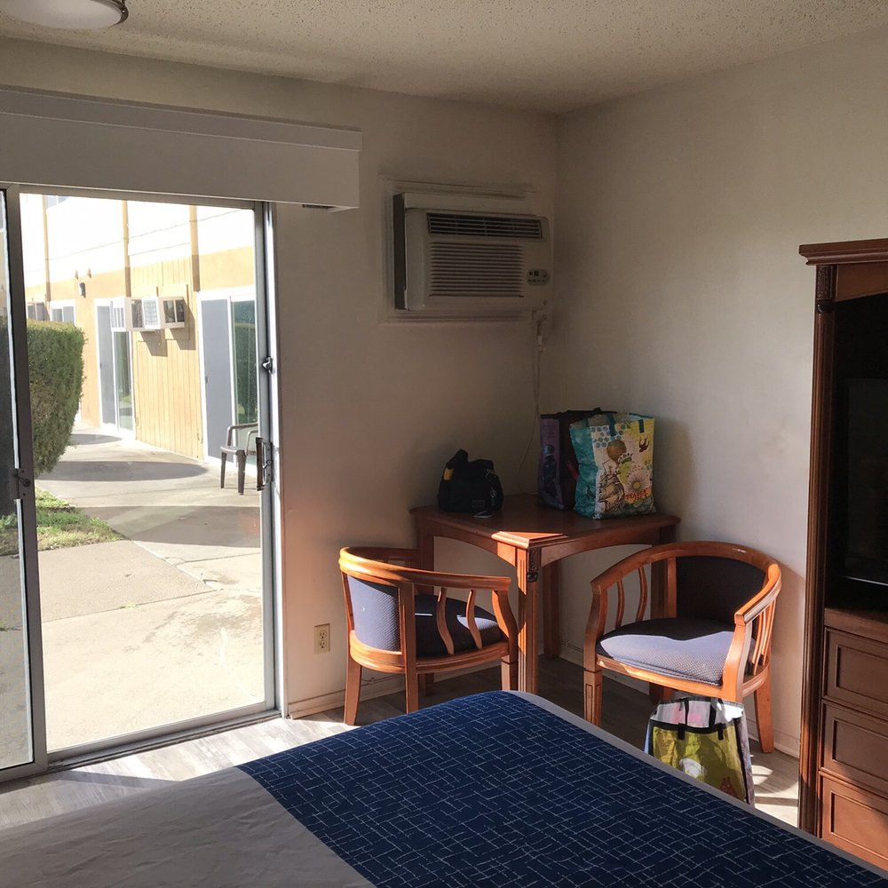 Travelodge by Wyndham Red Bluff - Table & Chairs - Hotels Near Me - Red Bluff, California Travelodge by Wyndham Red Bluff - Table & Chairs - Hotels Near Me - Red Bluff, California