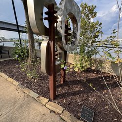 Vogel Schwartz Sculpture Garden - Retro Trees