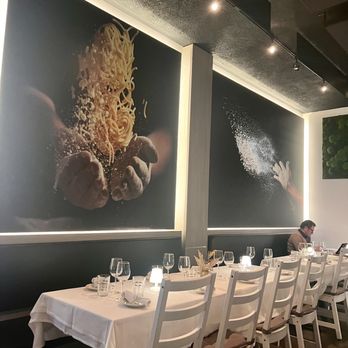 Di Farina Pasta - Dining room - Italian Near Me - Pompano Beach, Florida