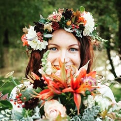 Miss Mole's Flower Emporium - Autumnal boho bride