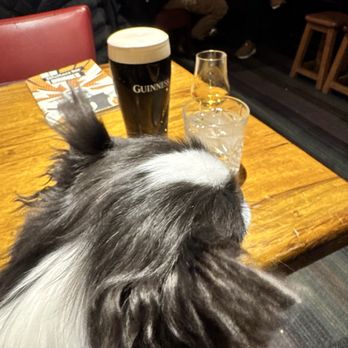 The Wallace - Giovanni welcomed at the bar. Thank god! We were both cold and. Thirsty - Pubs Near Me - Lyon, 69