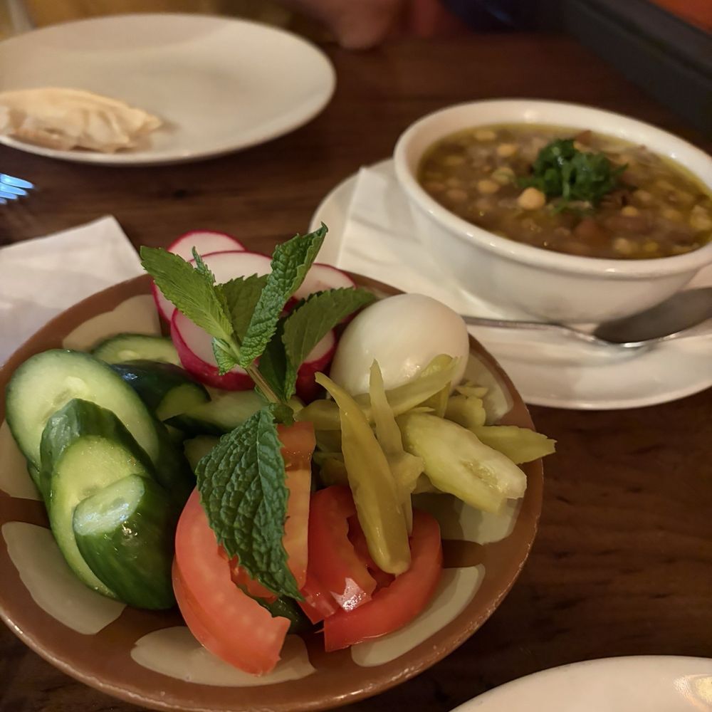 Foul M'Damas w Veg Plate vn gf Foul M'Damas w Veg Plate vn gf