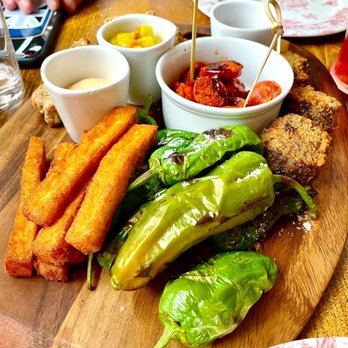 The Porcupine - Landlord platter - Pubs Near Me - London, XGL
