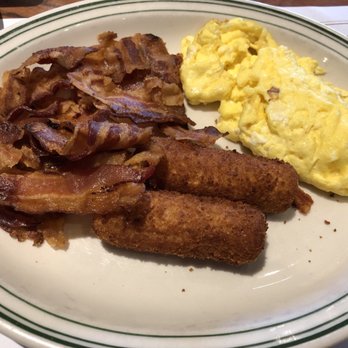 La Carreta - Carretero Breakfast minus the potatoes - Latin American Near Me - Miami, Florida