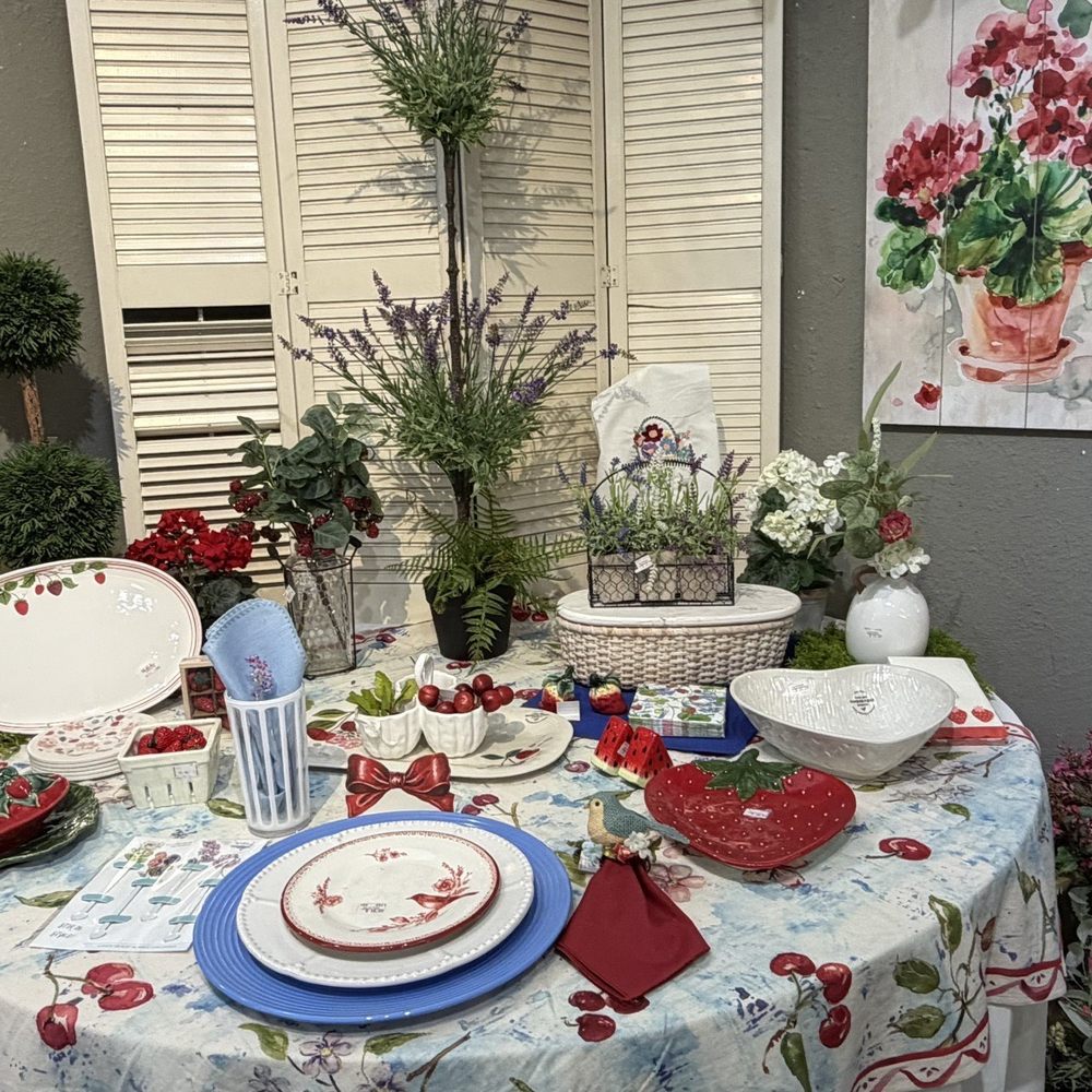 Fat Robin - Table display - Gift Shops Near Me - Saratoga, California Fat Robin - Table display - Gift Shops Near Me - Saratoga, California